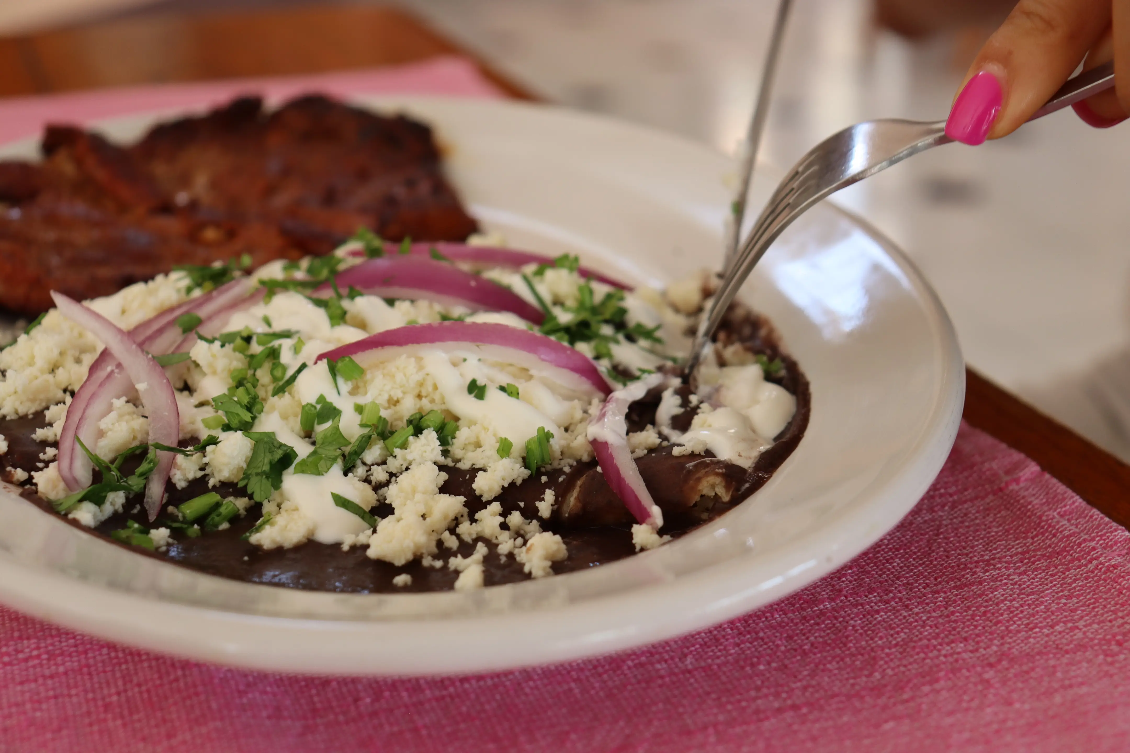 Enfrijoladas con Cecina enchilada oaxaqueña